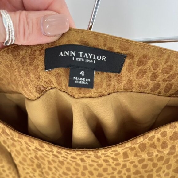 Ann Taylor Animal Print Skirt Womens 4 Gold Mob Wife Modern Classic Work Brunch - Picture 2 of 7